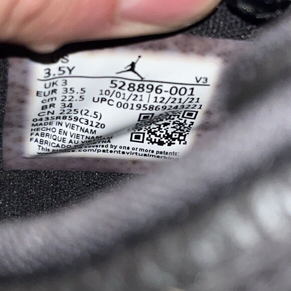 Size 3.5 - Jordan 11 Retro Low GS 72-10 main image 4